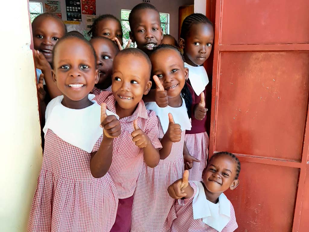 schoolkinderen in kenia