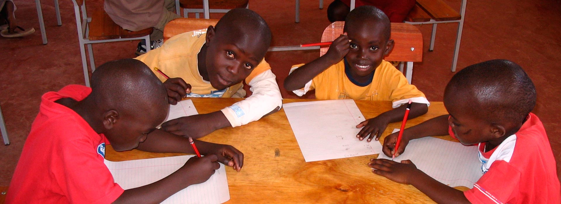 kinderen in schoolbank